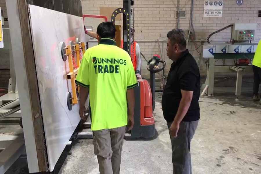 國(guó)外客戶(hù)石材加工中心客戶(hù)設(shè)備現(xiàn)場(chǎng)